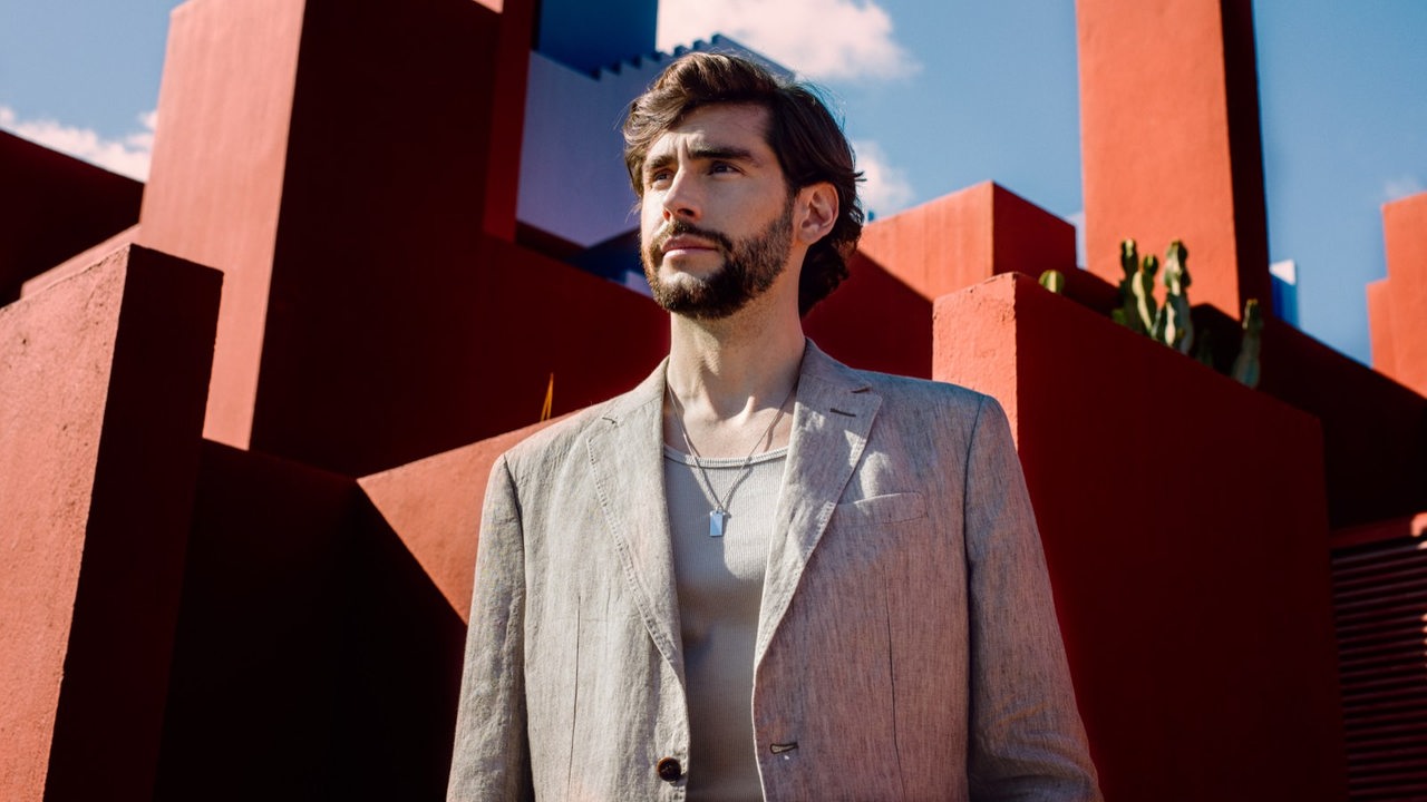Pressefoto des Musikers Alvaro Soler 