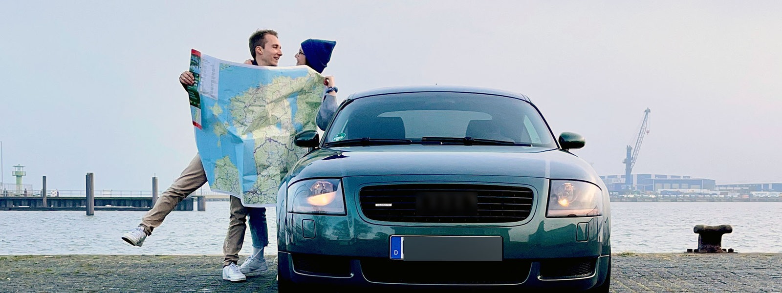 Helke und Merlin Gutsche gehen mit ihrem Audi auf Abenteuertour, um Spenden zu sammeln