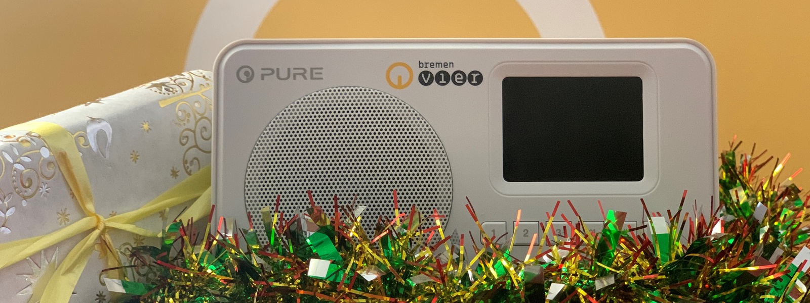 Digitalradio mit Weihnachtsdeko