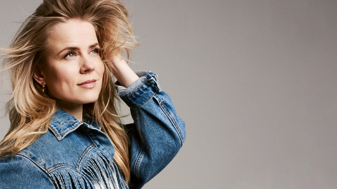 Ein Portrait von Ilse Delange.