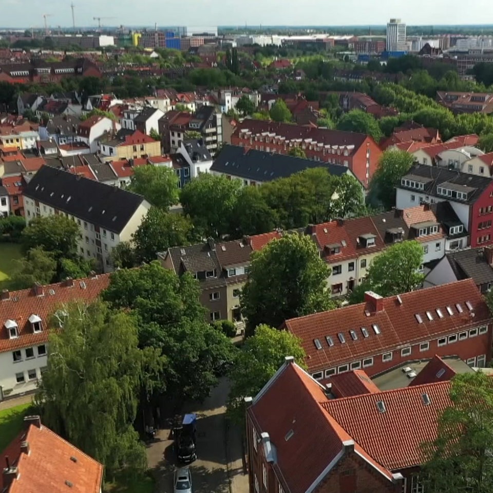 Viele Immobilien in Bremen von oben aufgenommen. 