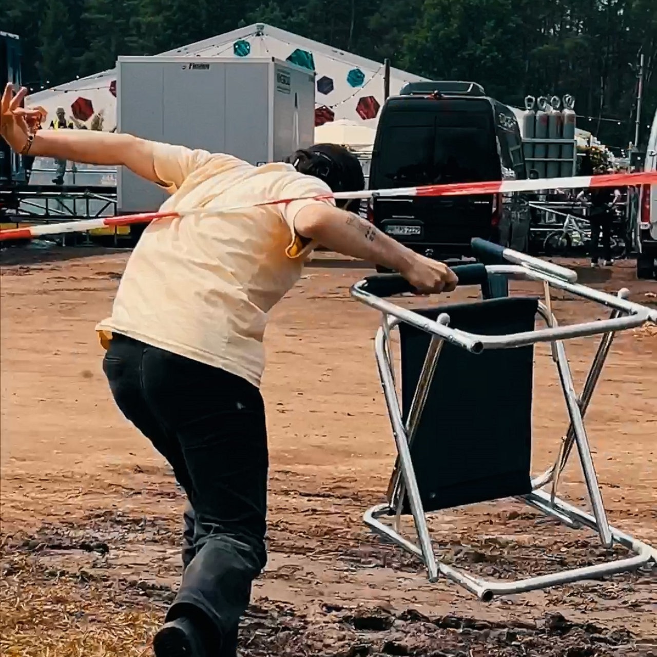 Die Leoniden klauen einen Campingstuhl.