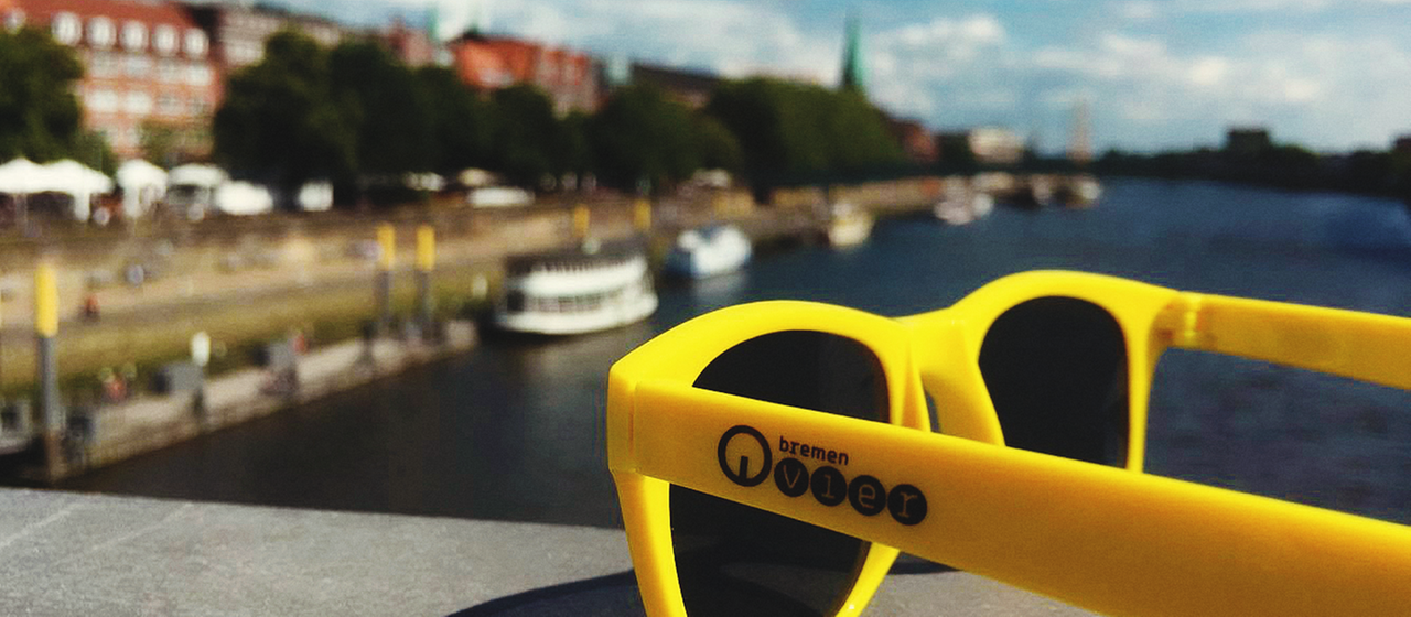 Gelbe Sonnenbrille mit Blick auf die Schlachte