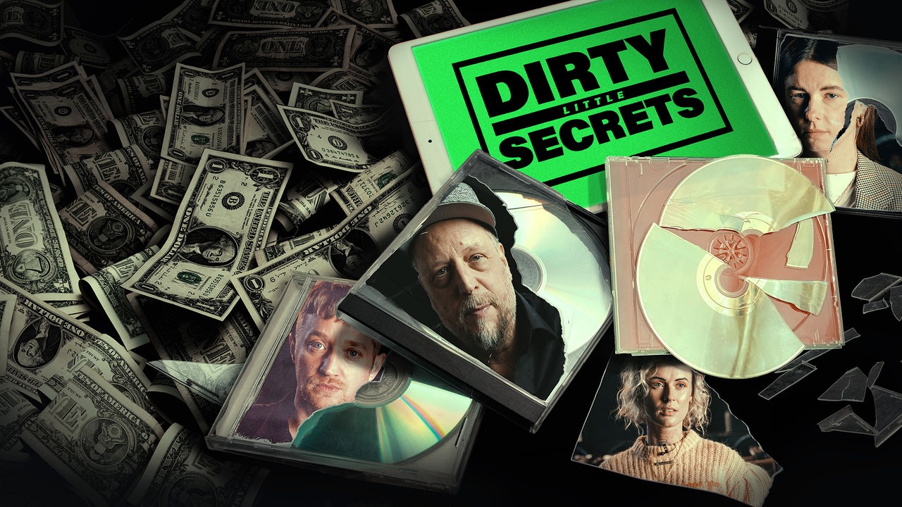 Dirty Little Secrets: CDs, Geld liegen verstreut