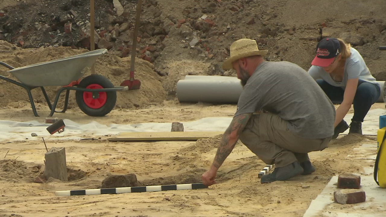 Vorbereitungen für die archäologischen Grabungen auf dem „Russenfriedhof“ in Oslebshausen. 